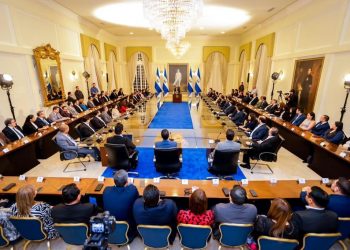 Presidente Bukele pone su gabinete a disposición de la FGR para ser investigado