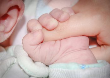 Familia salvadoreña solicita ayuda para realizar trasplante de hígado a su bebé en EE. UU.
