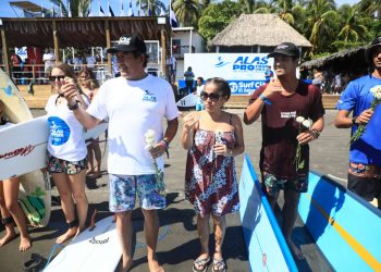 Ministra Morena Valdez dijo que seguirán potenciando el turismo en Oriente a través del surf