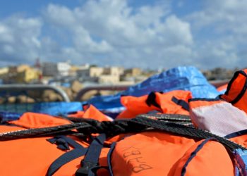 Niña de dos años muere en naufragio de barco de migrantes frente a costa italiana