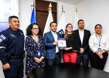 Estudio revela que sólo el 10 % de los peatones utilizan la pasarela en el Área Metropolitana de San Salvador