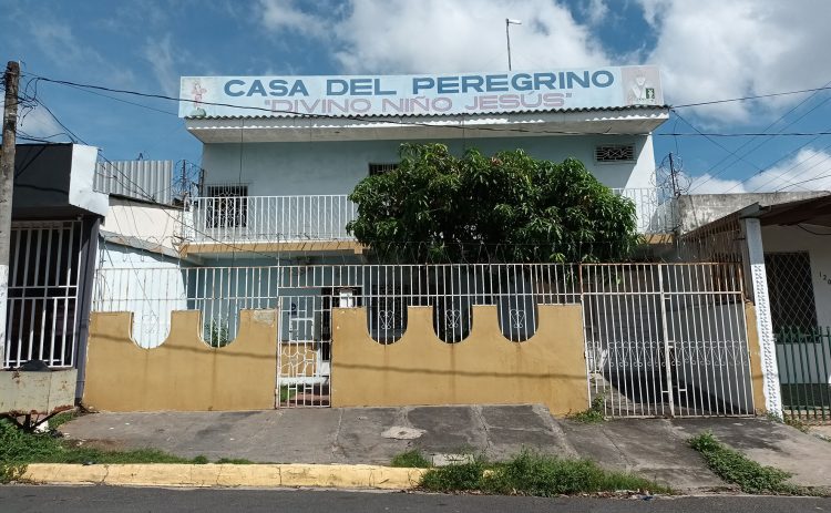 Ubicación. La casa está a pocos
metros del hospital y en el lugar
también les brindan comida.