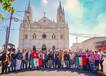 Mexicanos hacen turismo en la zona occidental