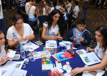 Representantes de Miss Universo 2023 comparten con beneficiados de Smile Train en El Salvador