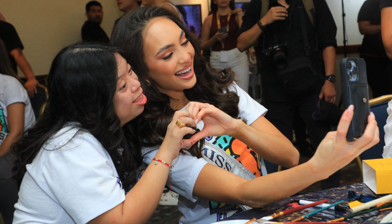 Delegadas de Miss Universo 2023 vivieron una conexión de amor en el  lanzamiento de «Best Buddies El Salvador» – Diario El Salvador