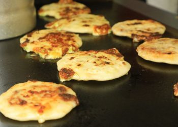 VIDEO: ¿Cuál es el ingrediente más exótico para preparar unas pupusas?