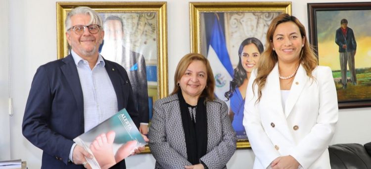 Articulación. A través de la cooperación internacional, El Salvador forma parte de procesos que benefician la salud de los salvadoreños. Foto: Embajada de El Salvador en Suecia.