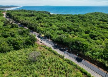 Obras Municipales avanza con la construcción de calle en Punta Mango