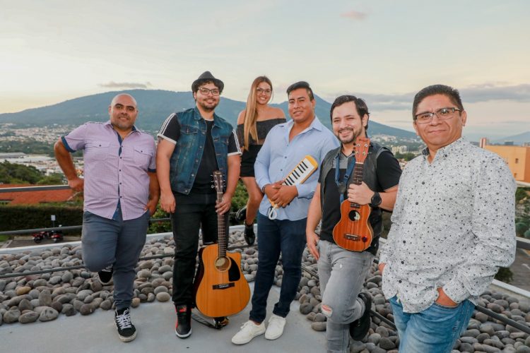Eskina Opuesta, agrupación musical de El Salvador. Foto: Jarvyn Muñoz/Diario El Salvador