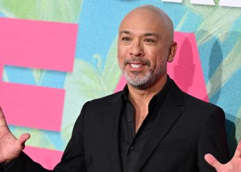El comediante Jo Koy será el anfitrión de los Globos de Oro