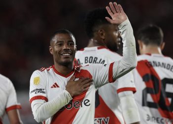 Flamengo anuncia la contratación del mediocampista uruguayo De la Cruz