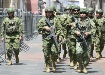 Militares y policías incursionan en zona costera más violenta de Ecuador