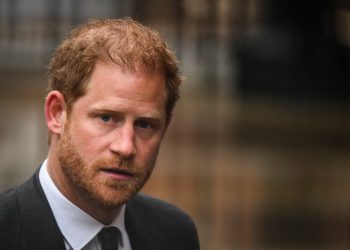 Príncipe Enrique obtiene condena de tabloide británico por conseguir información de forma ilegal