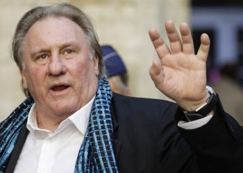 Justicia francesa investiga muerte de actriz que acusó a Gérard Depardieu de agresiones sexuales