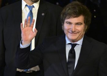 Milei presenta paquete de leyes al Congreso en jornada de manifestaciones en su contra