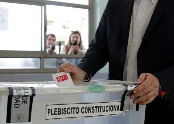 Arranca la elección sobre nueva Constitución en Chile