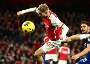 Revés del Arsenal en derbi ante West Ham, Liverpool se queda líder