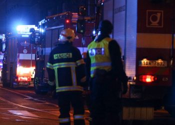 Incendio de un albergue deja un muerto y 17 heridos en Praga