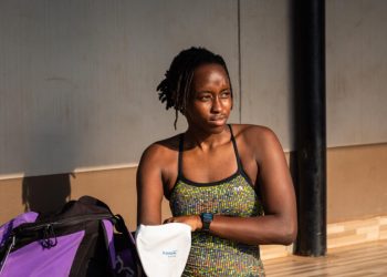Nadadora paralímpica orgullosa de luchar contra la estigmatización en Uganda