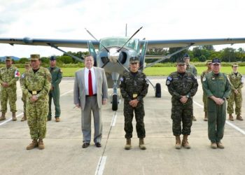 Estados Unidos entrega a El Salvador un avión valuado en $5.2 millones