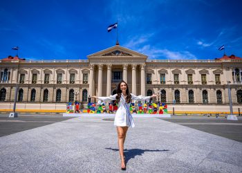 Miss Universe recuerda la visita de R’Bonney Gabriel a la ciudad de Suchitoto