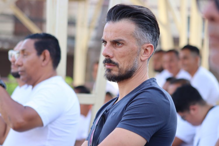 Rubén De La Barrera, entrenador de la Selección Nacional, ya piensa en cómo va a enfrentar al Inter de Miami, de Lionel Messi. Foto/@fesfut_sv