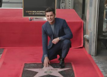 Zac Efron recibió su estrella en el Paseo de la Fama de Hollywood