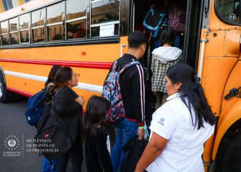 Gobierno de El Salvador ofrece servicio de Buses Alegres para la población en temporada de fin de año