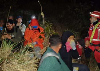 Autoridades localizan a turistas extraviados en volcán Chaparrastique, San Miguel