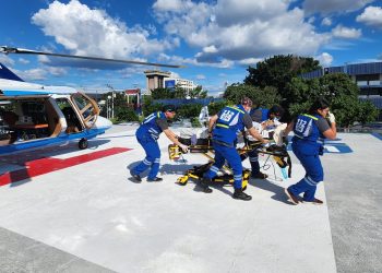 Realizan exitoso traslado de paciente de 70 años desde San Vicente hasta la base central del Sistema de Emergencias Médicas