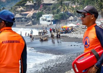 Unidad de Guardavidas realizó rescate profundo de tres personas en La Libertad