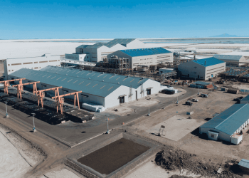Bolivia inaugura su primera planta industrial de carbonato de litio