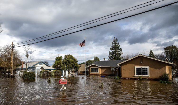 Alertas. El miércoles por la noche se acumularon hasta 3 pulgadas de lluvia por hora. Foto AFP.