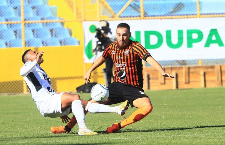 Águila recibirá este domingo a Alianza en el estadio Barraza, mientras que Jocoro jugará el sábado ante Dragón, en el Polideportivo Tierra de Fuego. Foto/DES