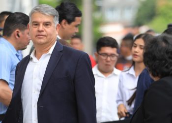 Luis Parada afirma que participa en la elección para evitar un «estallido social»