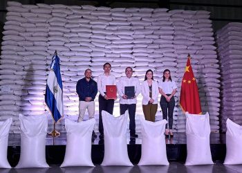 China dona 17,570 toneladas de fertilizantes y cereales a El Salvador