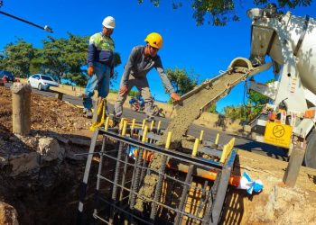 Alcaldía comienza la construcción de pasarela en Santa Ana