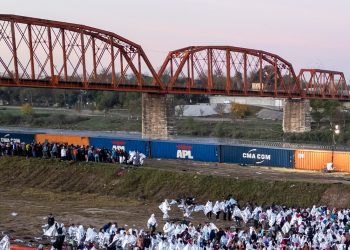 EE.UU. suspende operaciones ferroviarias en Texas ante flujo migratorio irregular