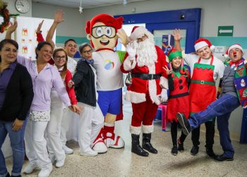 Organizaciones regalan juguetes a niños en hospitales de El Salvador