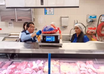 Defensoría del Consumidor verifica calibrado de balanzas en supermercados