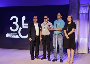 El Conaipd reconoce a la UES por promover la formación profesional de personas con discapacidad