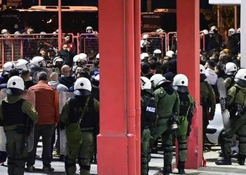 Fallece el policía herido durante partido de vóley en Grecia