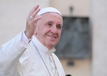 A sus 87 años, el papa sigue «al timón» pese al endurecimiento de críticas