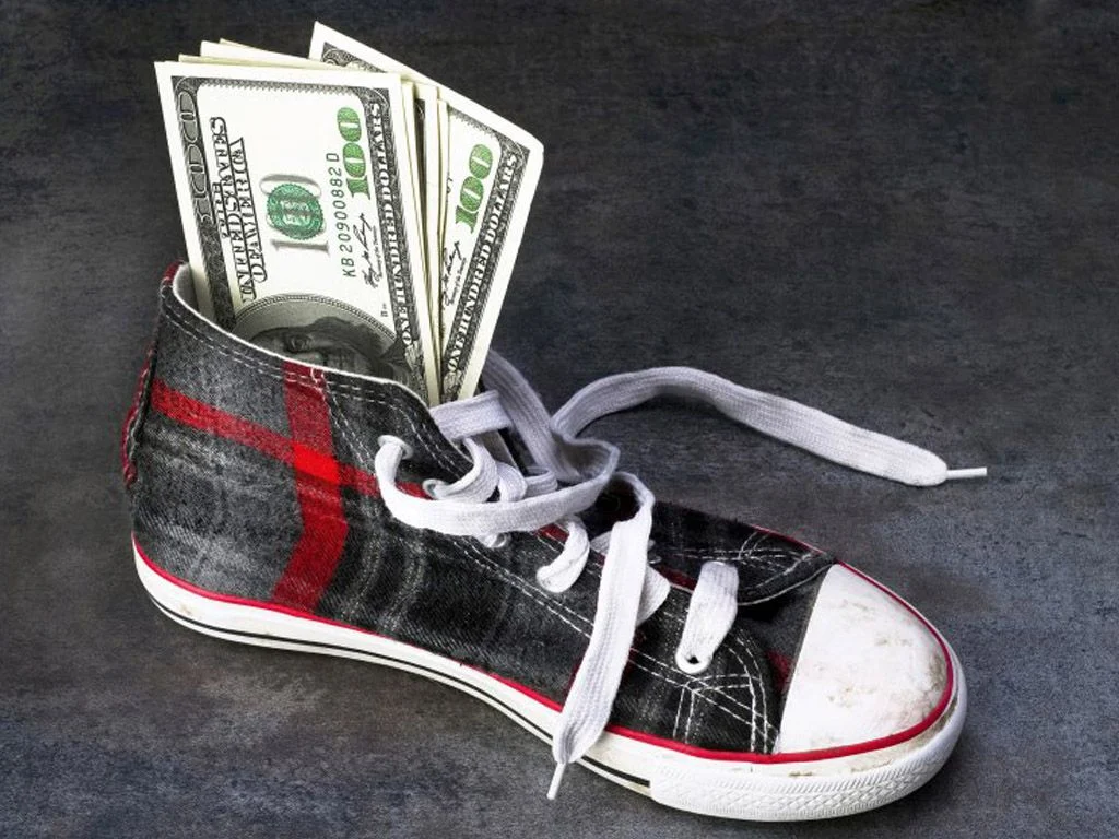 dinero el zapato
