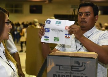Analista dice que ARENA y FMLN desaparecerán en las elecciones del próximo año
