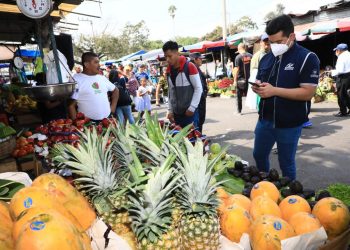 Defensoría del Consumidor verifica reducción de precios en frutas y verduras
