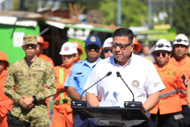 El director de Protección Civil, Luis Amaya, hizo un llamado a celebrar con responsabilidad/Foto: Diego García.