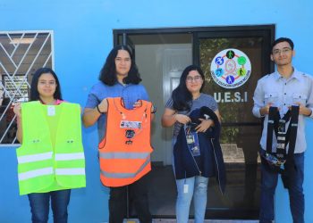 Jóvenes crean chaleco con sensores para personas con discapacidad visual