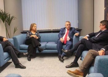 Salvadoreño media entre Gobierno español y grupo independentista catalán