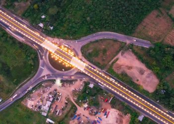 Ministro de Obras Públicas entrega paso elevado en el desvío hacia Sacacoyo, La Libertad